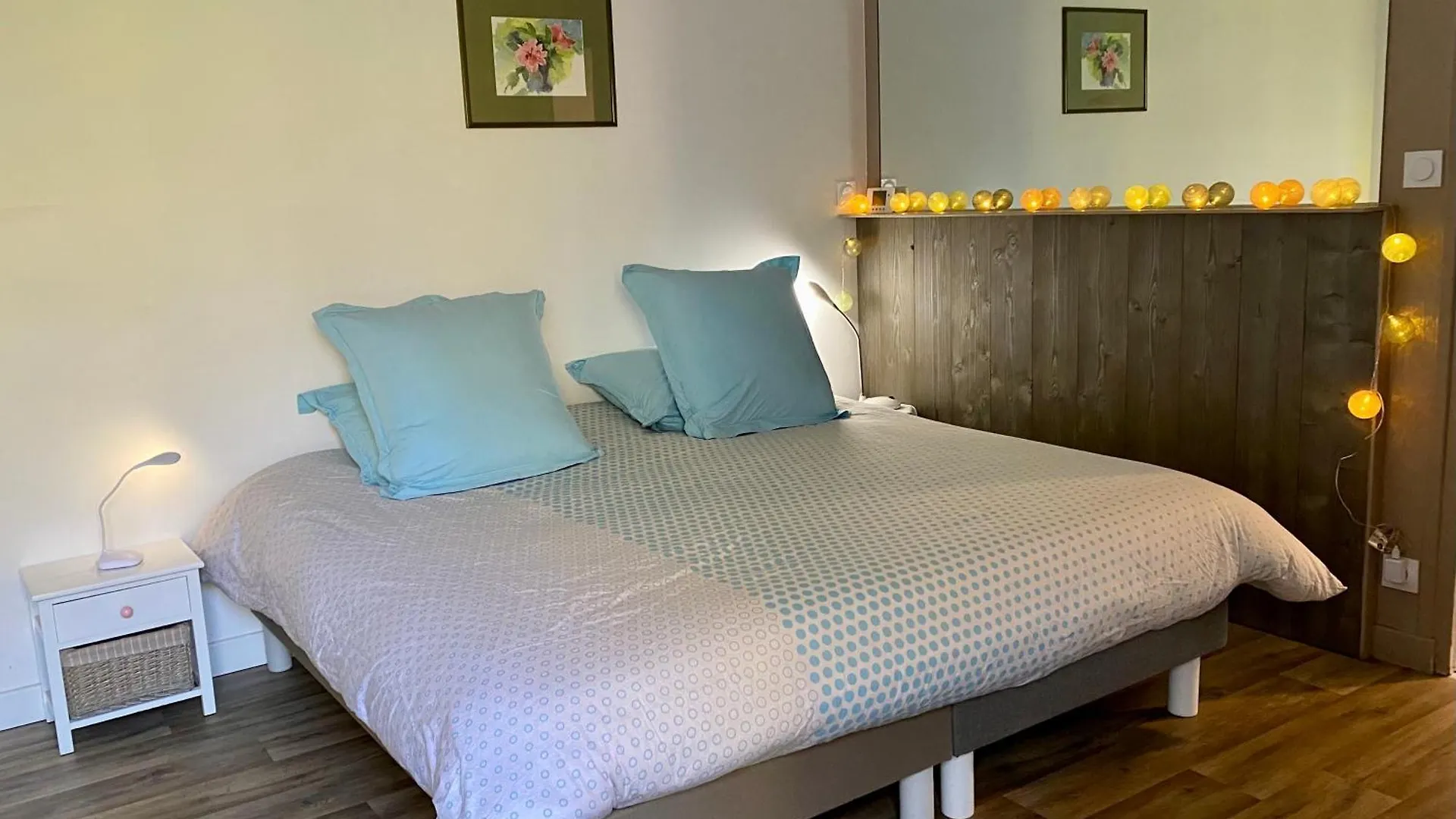 Holiday home Maison Et Jardin 2Chambres 2Salles De Bain Sene