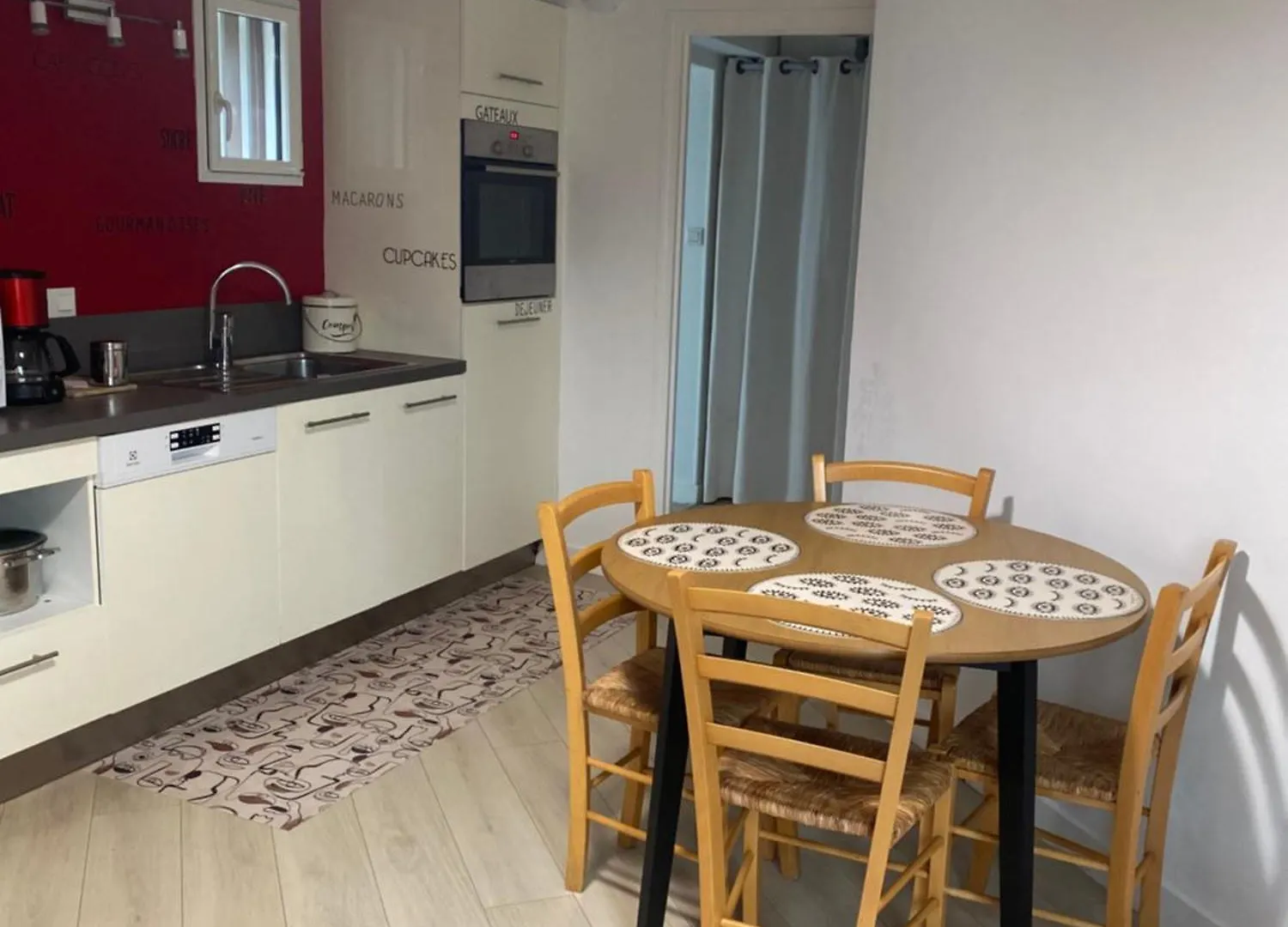 Maison Et Jardin 2Chambres 2Salles De Bain Sene 0*,  France